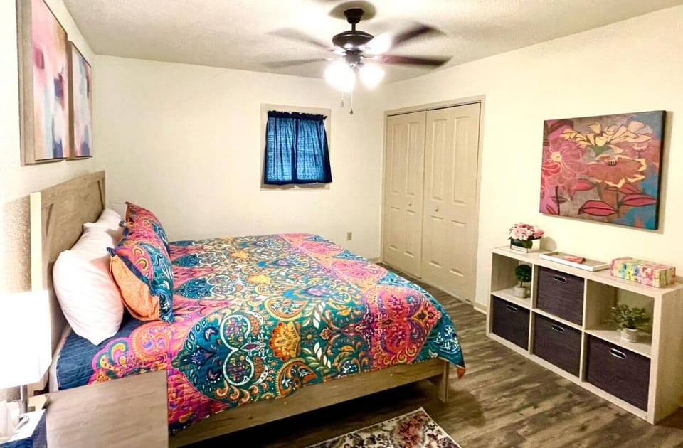Cheerful Watercolors in 2BR Cottage House in Port Arthur
