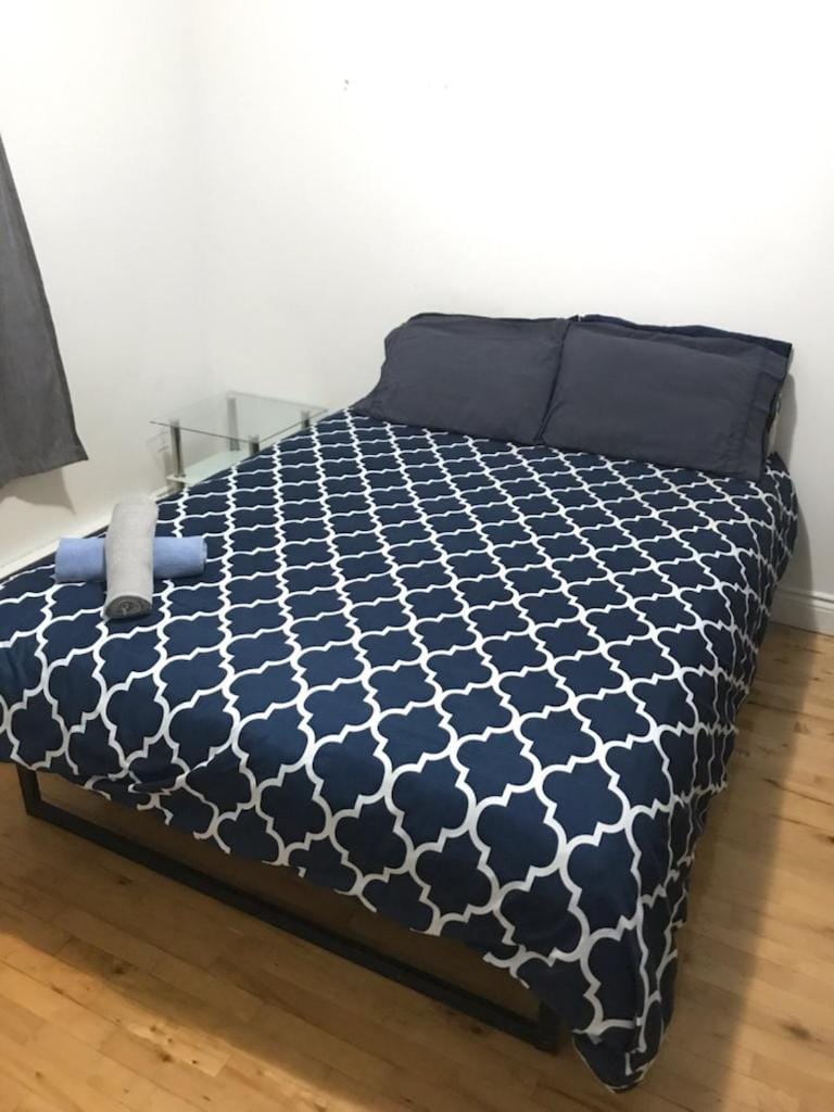 Full Kitchen METRO DE LEGLISE Room B Apartment in Montreal