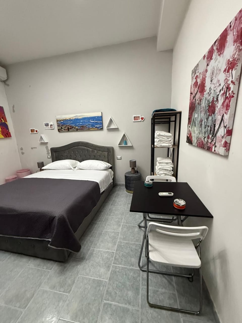 Photo of the whole room, hair dresser