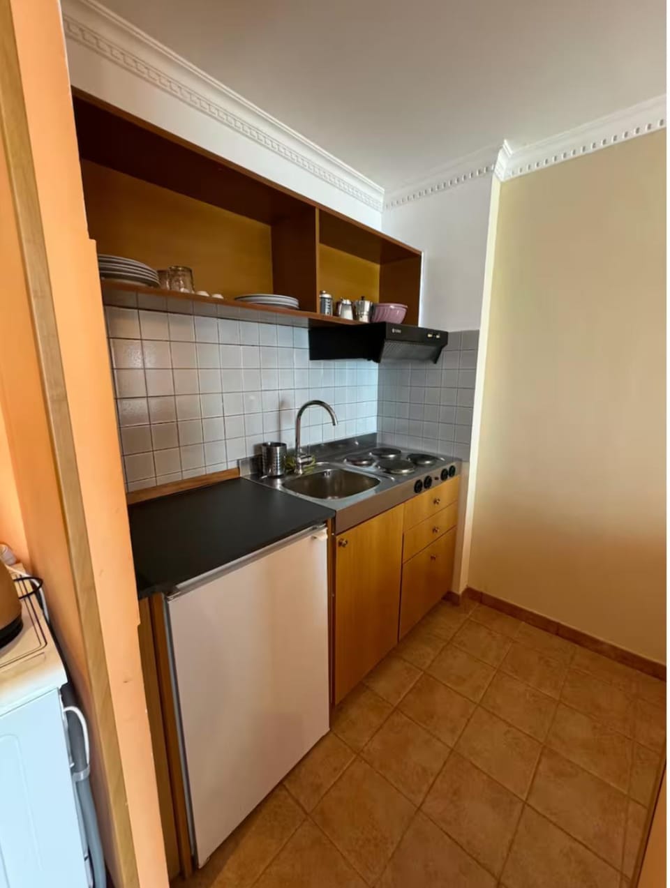 Kitchen or kitchenette, minibar