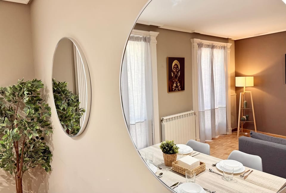 Living room, Decorative detail, Seating area, Dining area