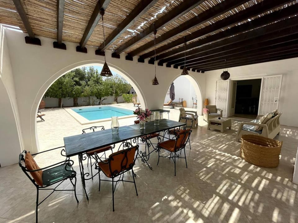 Patio, Dining area, Evening entertainment
