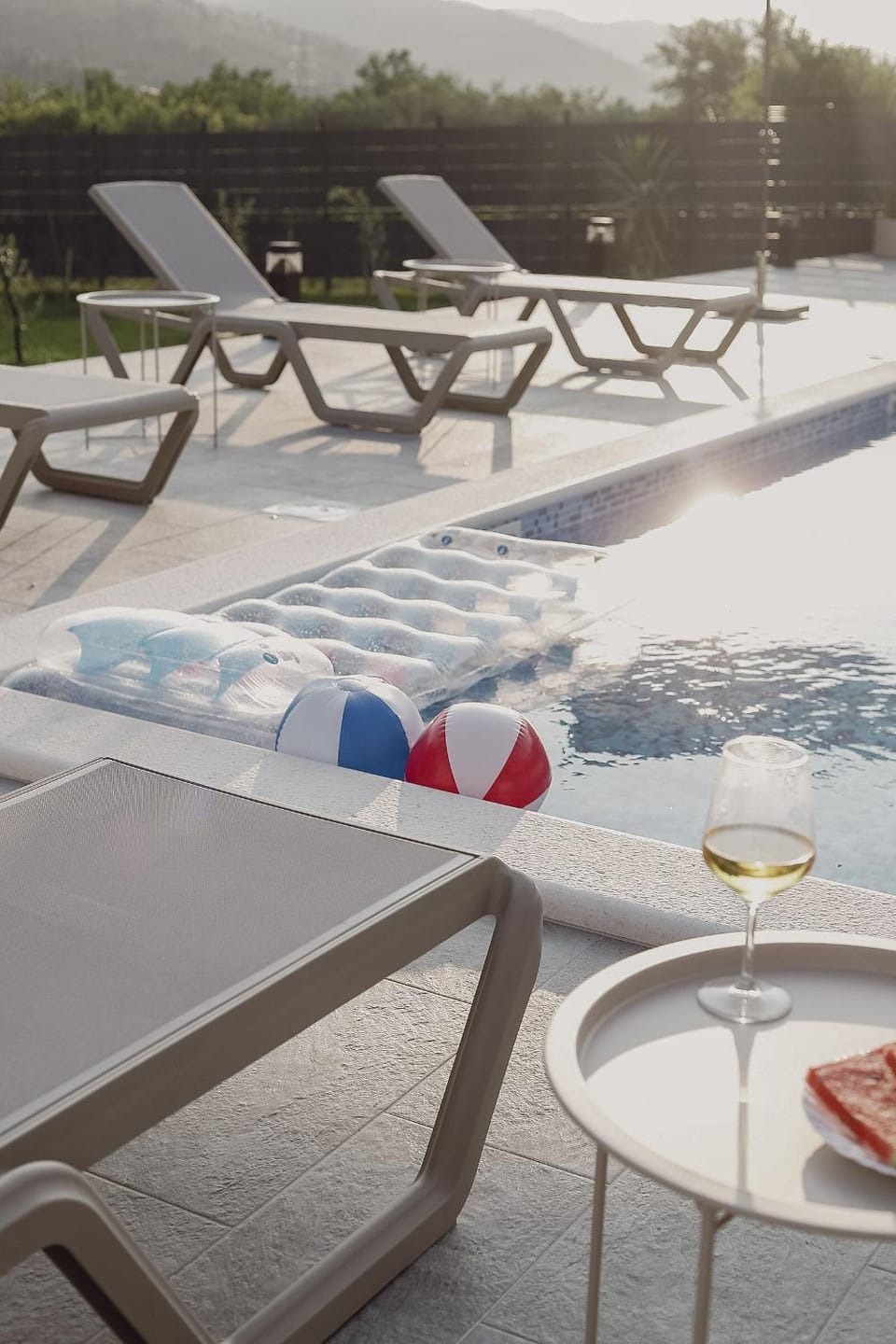 Food and drinks, Swimming pool, Drinks