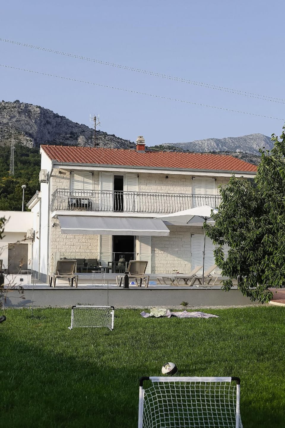 Property building, Natural landscape, Garden