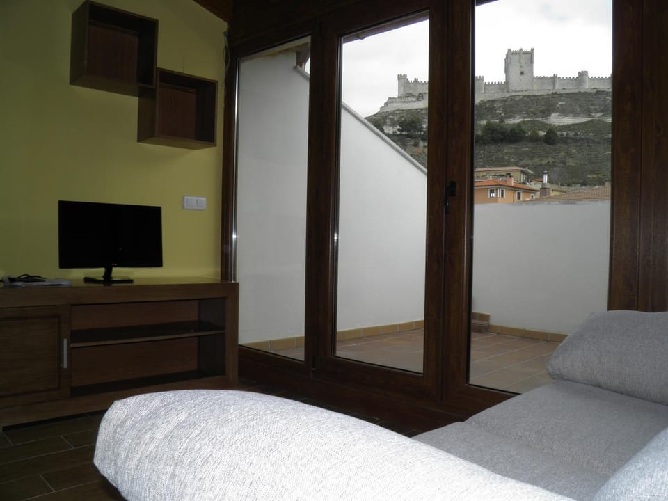 Day, Living room, Landmark view