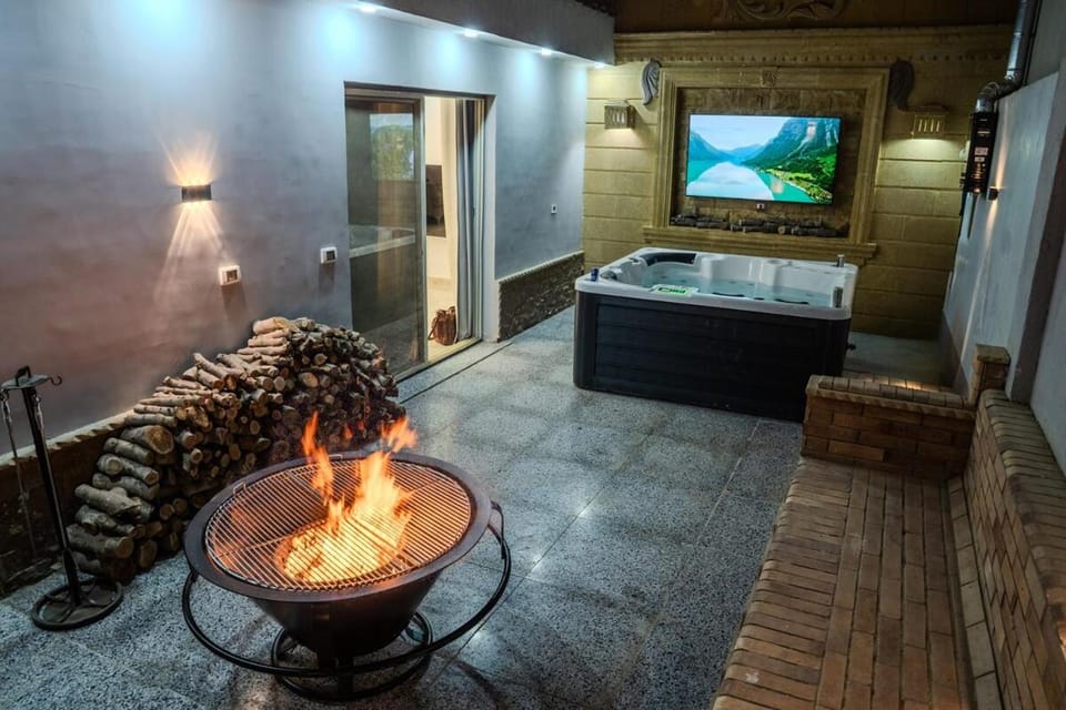 Luxury Retreat Jacuzzi & Firepit Apartment in New Cairo City