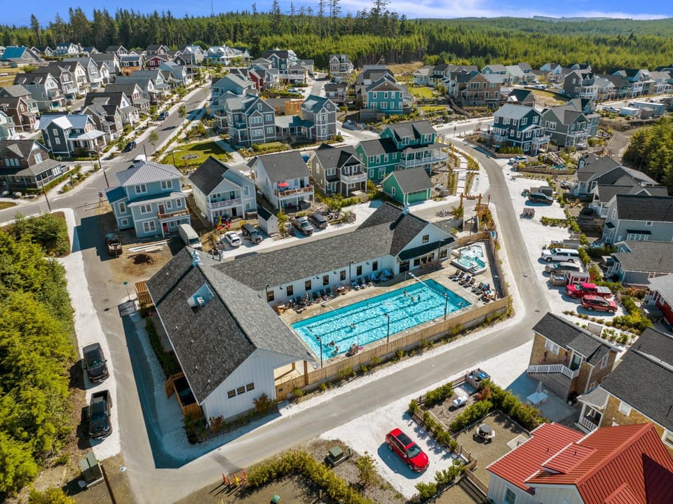 Neighbourhood, Natural landscape, Bird's eye view, Swimming pool