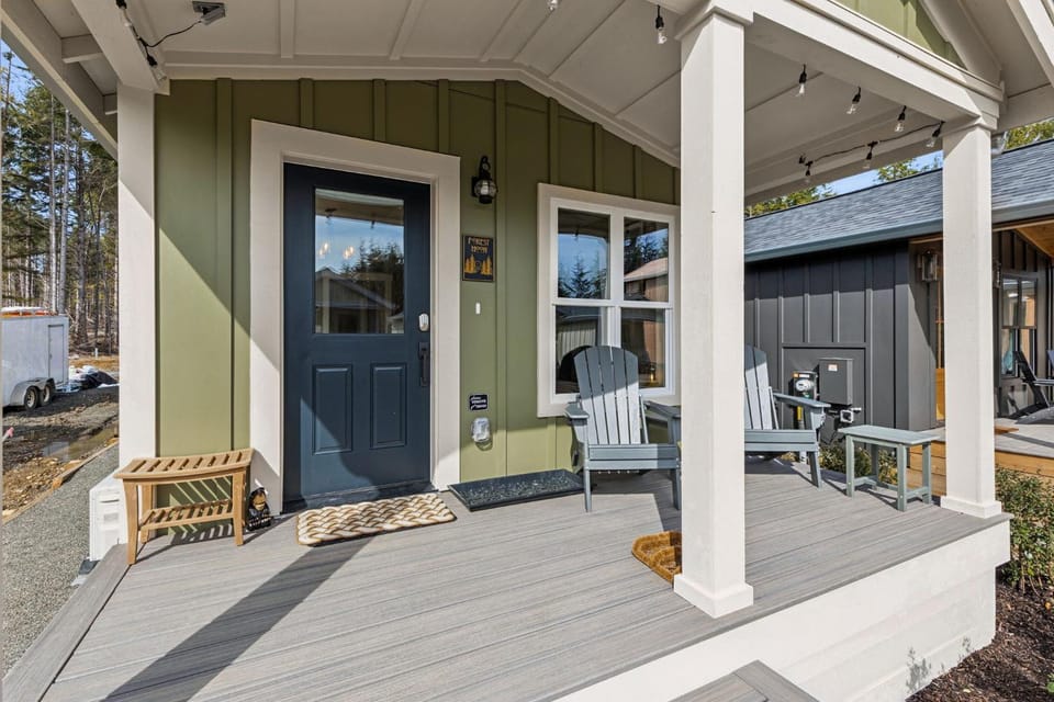 Property building, Patio, Balcony/Terrace