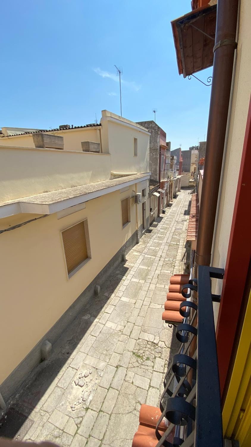 Property building, Day, Neighbourhood, City view, Street view