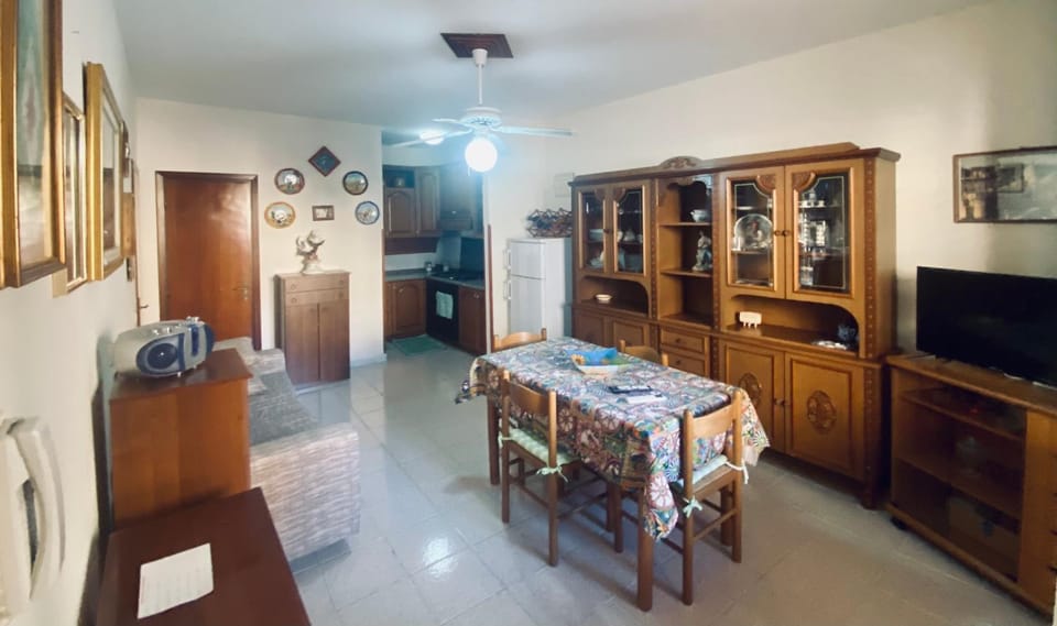 Communal lounge/ TV room, TV and multimedia, Kitchen or kitchenette, Living room, Seating area, Dining area, Evening entertainment, oven