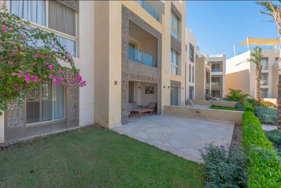 Mangroovy- 1br GF Waterfront Glitzy direct pool Apartment in Hurghada