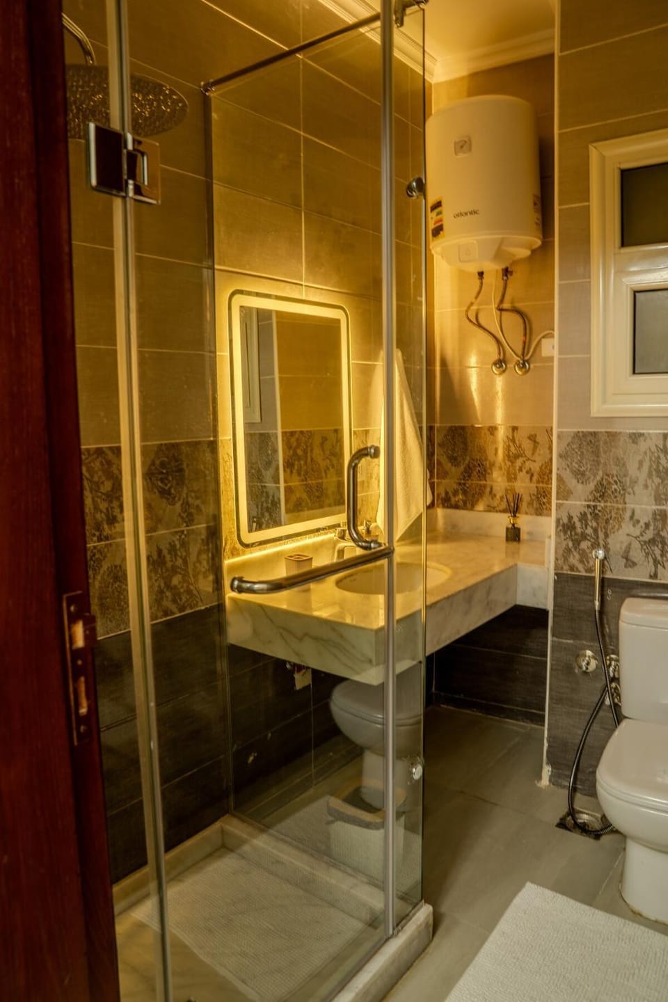 Luxe Penthouse & Open Terrace Balcony - AUC - Point 90 - New Cairo Apartment in New Cairo City