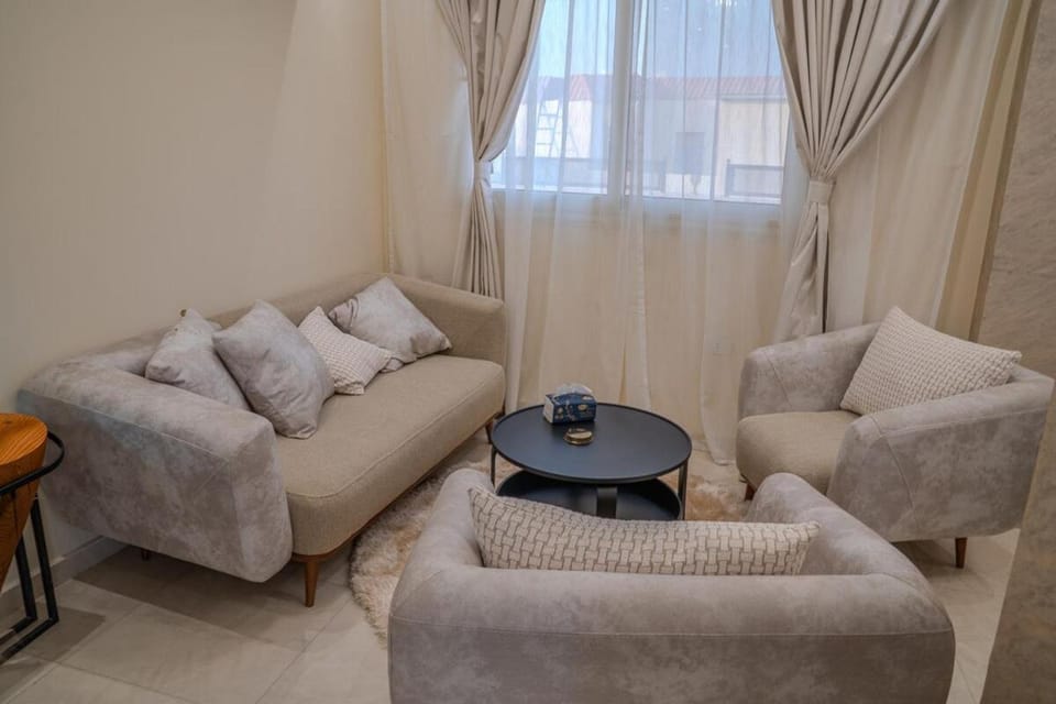 Luxe Penthouse & Open Terrace Balcony - AUC - Point 90 - New Cairo Apartment in New Cairo City