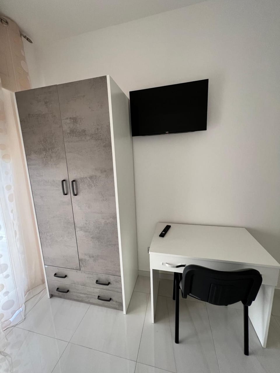 TV and multimedia, wardrobe