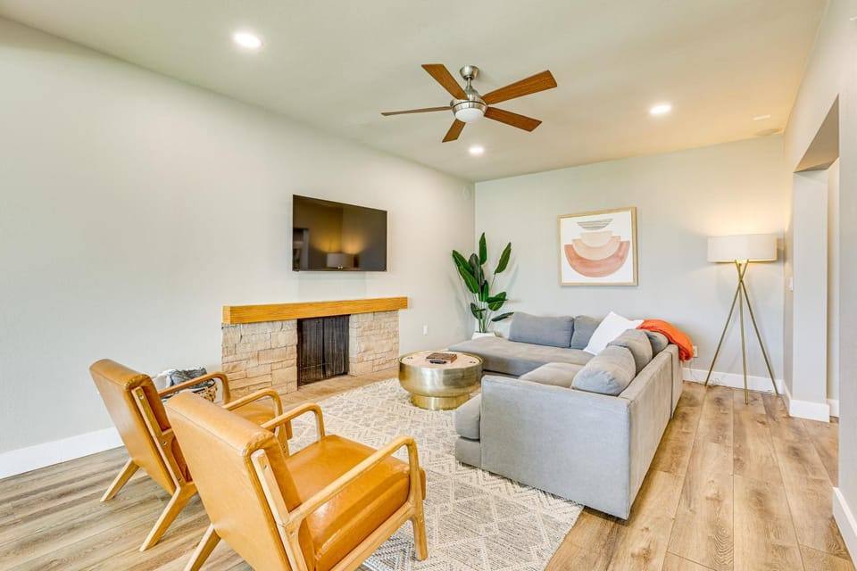 Private Pool + Putting Green: Sunny Scottsdale Gem House in Scottsdale