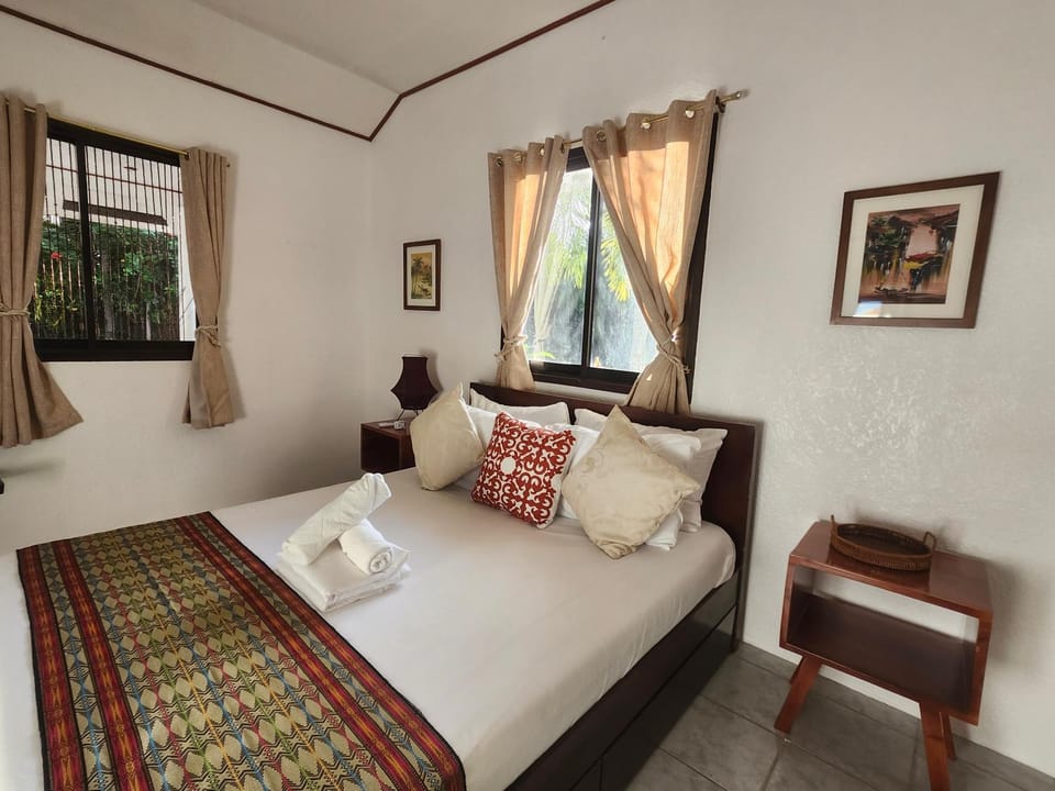 Property building, Bed, Bedroom