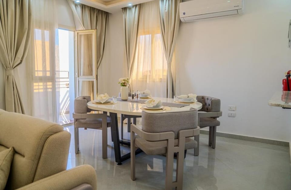 Luxury Jacuzzi Apt with AUC View Apartment in New Cairo City