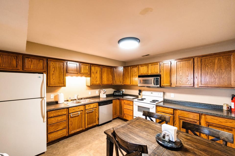 Osage Beach Getaway - Lake Views & Pet Friendly House in Lake of the Ozarks