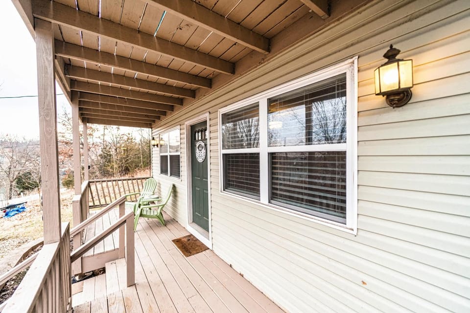 Osage Beach Getaway - Lake Views & Pet Friendly House in Lake of the Ozarks