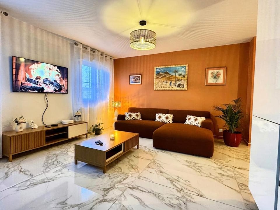 Communal lounge/ TV room, TV and multimedia, Living room