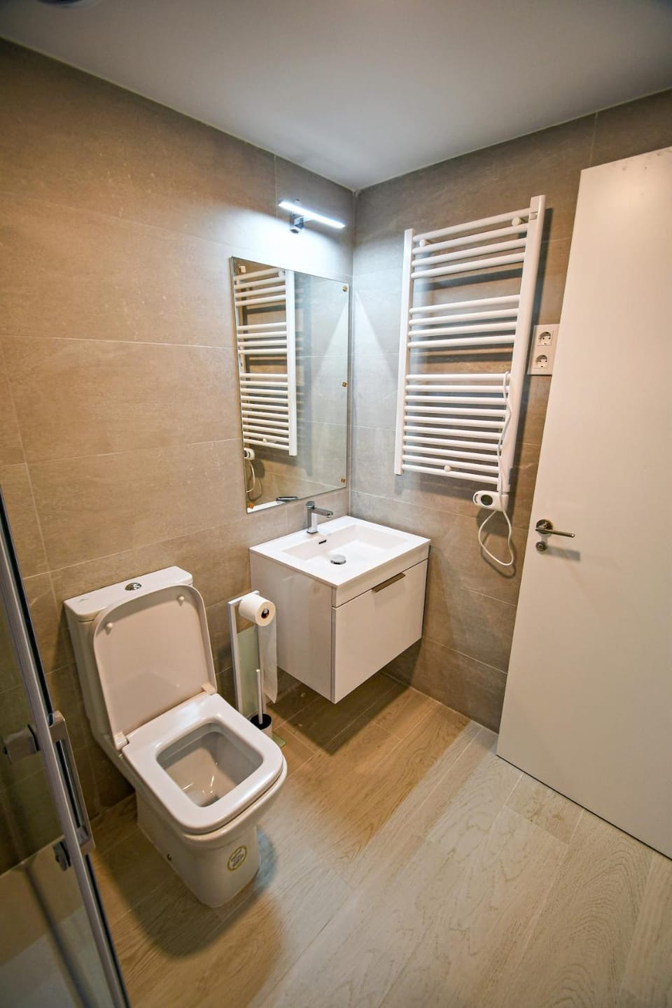 Shower, Toilet, Bathroom, Bath, towels