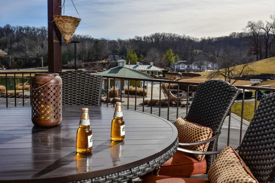 Birdie's Bliss 2BR Condo Sleeps 6 House in Lake of the Ozarks