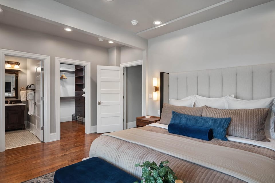 Luxury Downtown Retreat 4BR w Hot Tub & Views House in Salt Lake City
