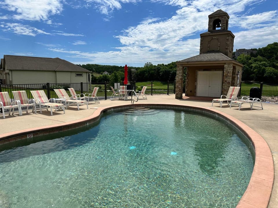 Fairway to Heaven in Old Kinderhook - Villa on 14th Fairway of Golf Course Villa in Ozark Mountains