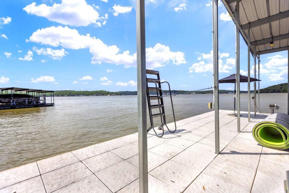 For the View - Great Location with Lakeside Launchpad House in Lake of the Ozarks