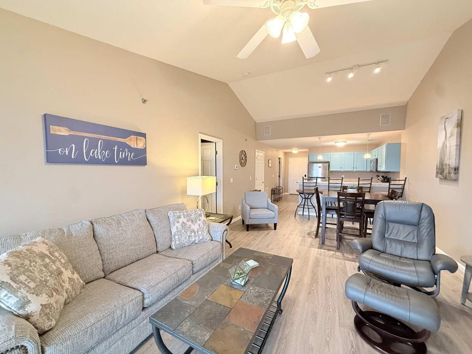 Highland Lake View - Incredible Location House in Lake of the Ozarks