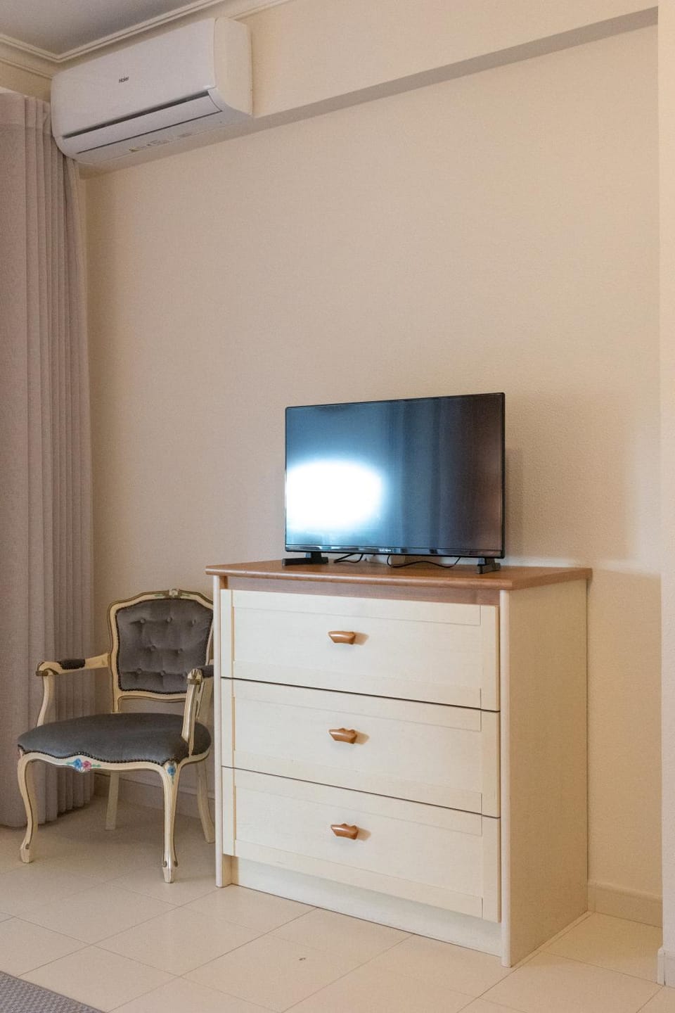 TV and multimedia, air conditioner