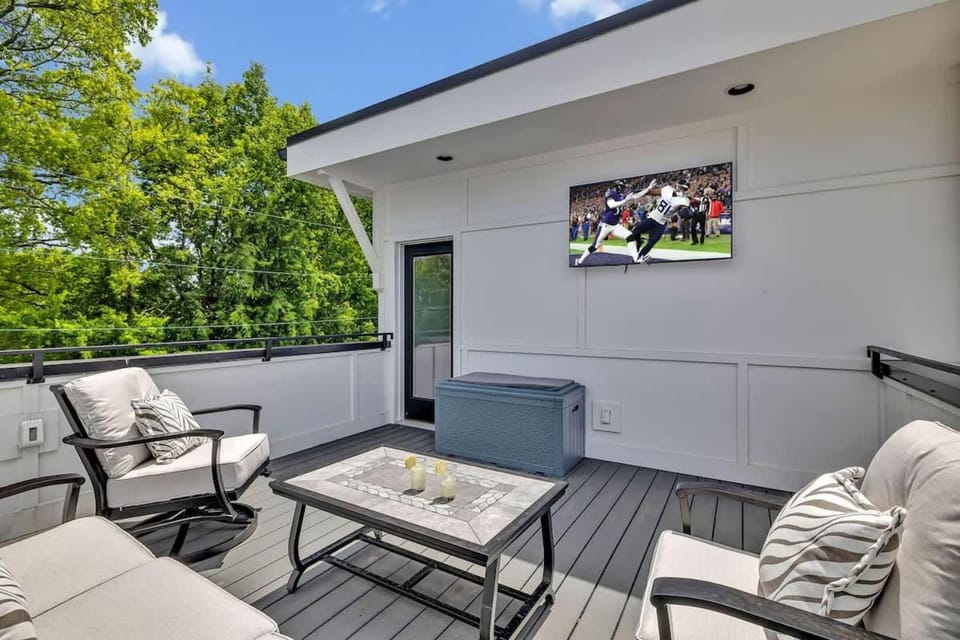 Resonant - 2 Townhomes - 2 Private Rooftop Decks House in Berry Hill