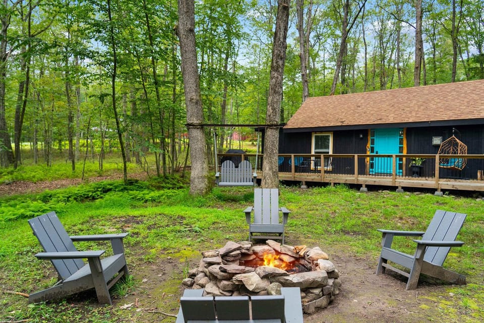 Perfect Couples Cabin Fireplace Firepit & Wine Nearby Cabin in Pennsylvania