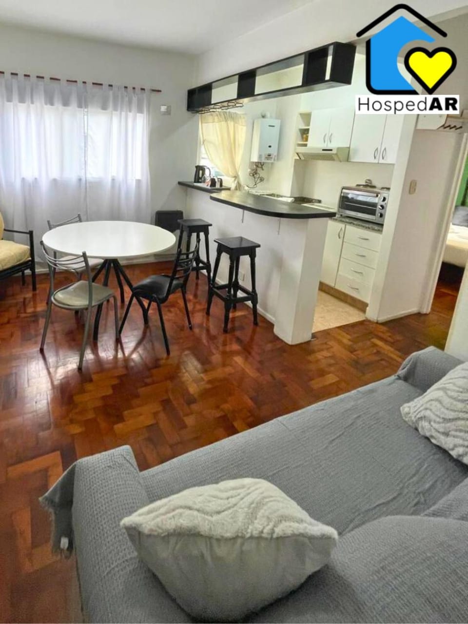 Kitchen or kitchenette, Living room, Seating area, Dining area, oven