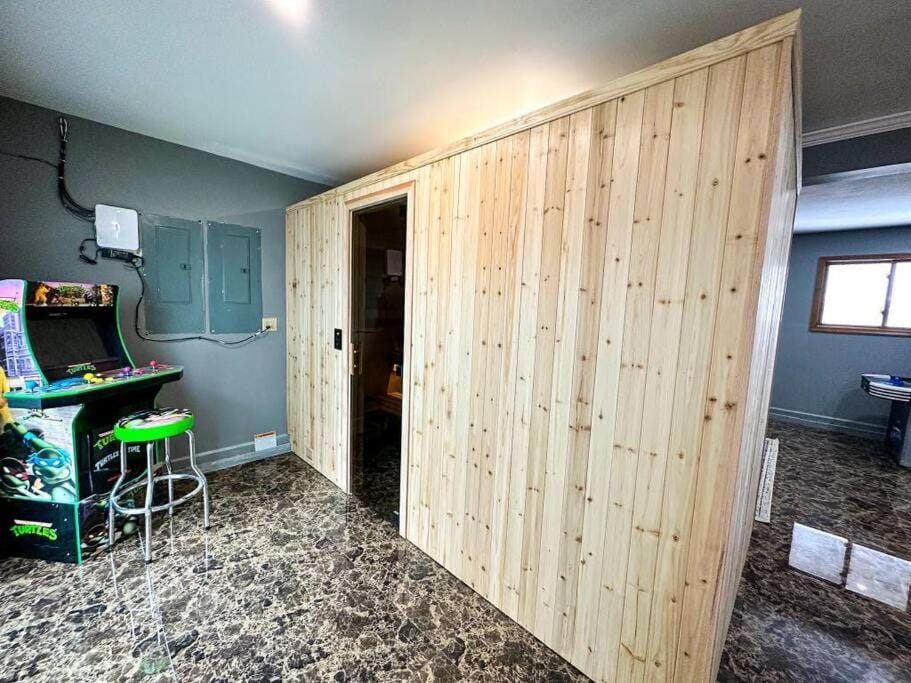 Hot Tub Sauna Steam Room House in Middle Smithfield