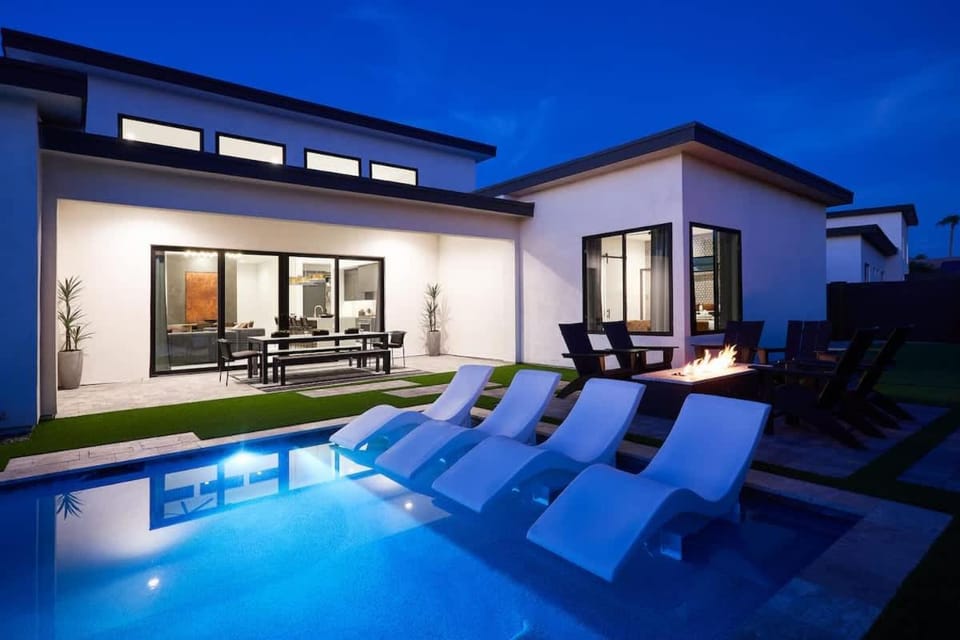 Luxe - Ember - Pool Heat Available - Fire Pit House in Scottsdale