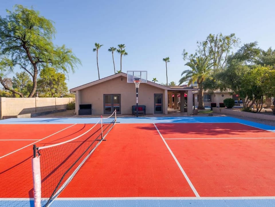 Sunset Palms-Pool, Spa & Sports Court-Scottsdale House in Scottsdale