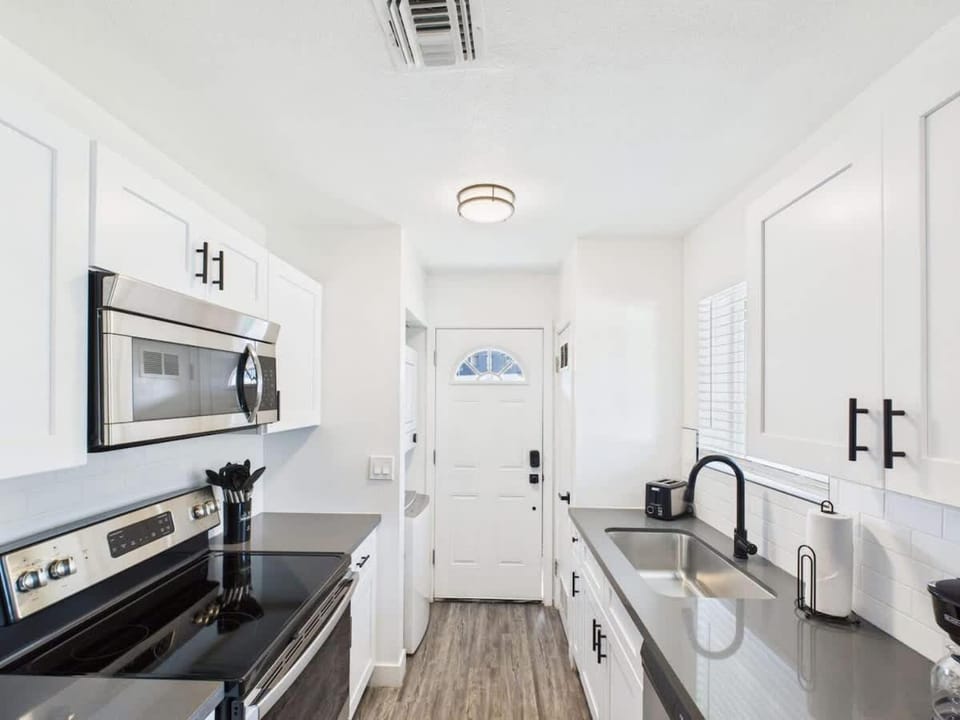 Sunrise Vista-Walk to Downtown Old Town & Bars! House in Scottsdale