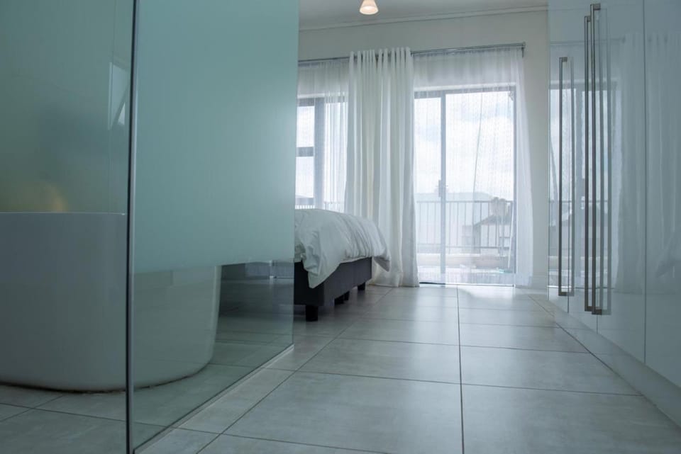 Fealathome Two Bedroom Apartment in Sandton