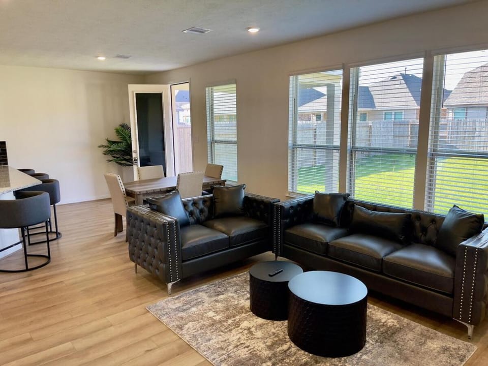 Spacious 3BR with Loft and Patio House in Cypress