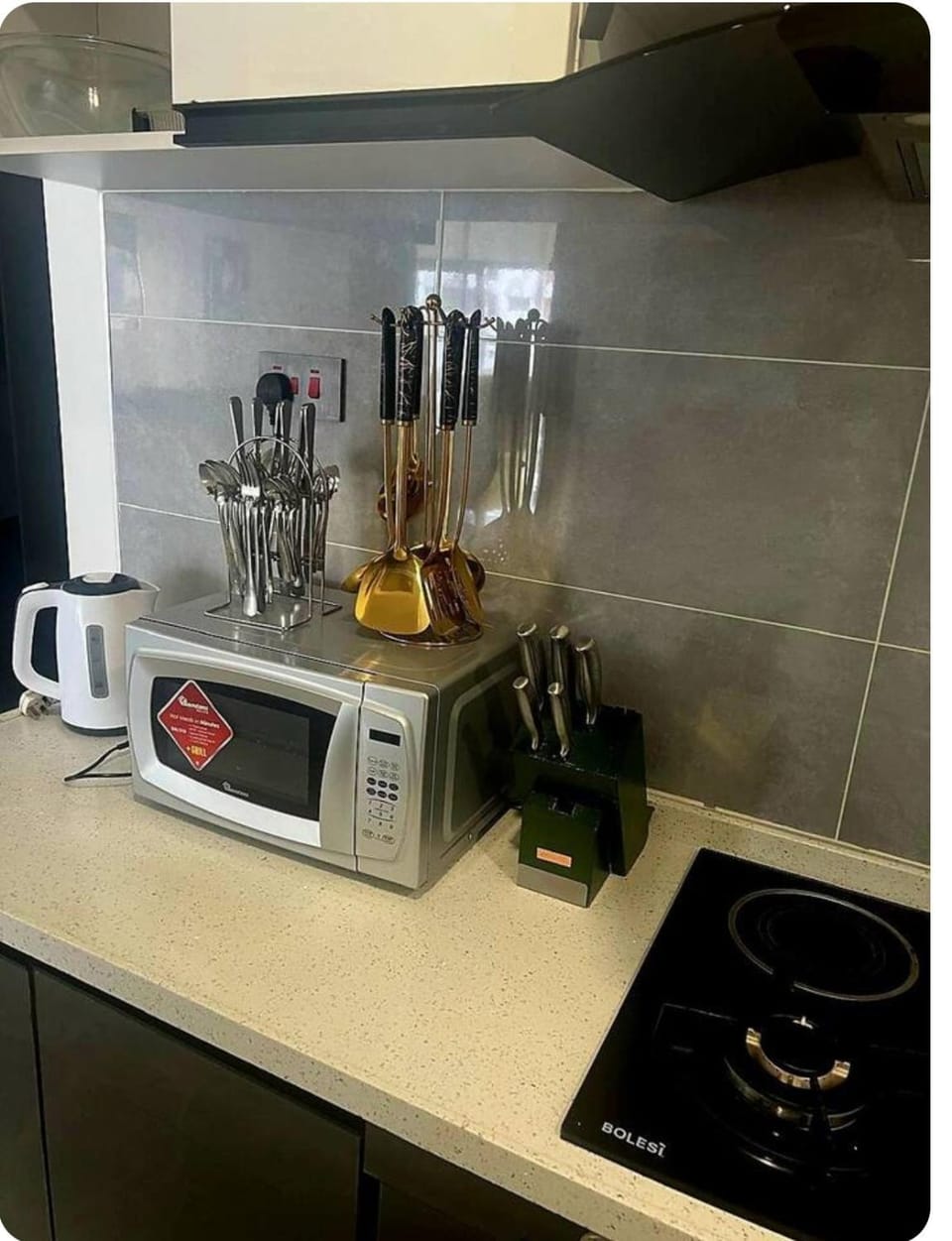 Coffee/tea facilities, microwave