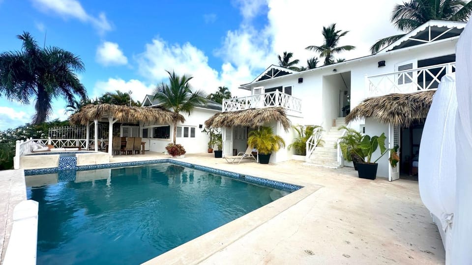 Property building, Garden view, Pool view, Sea view, Sea view, Swimming pool, sunbed