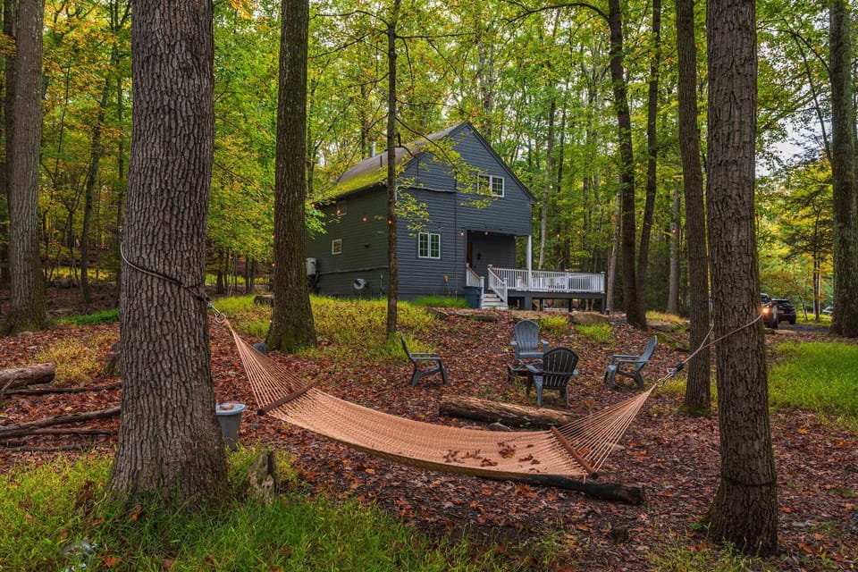 Hot Tub Secluded Fire Pit Hammock House in Pocono Mountains