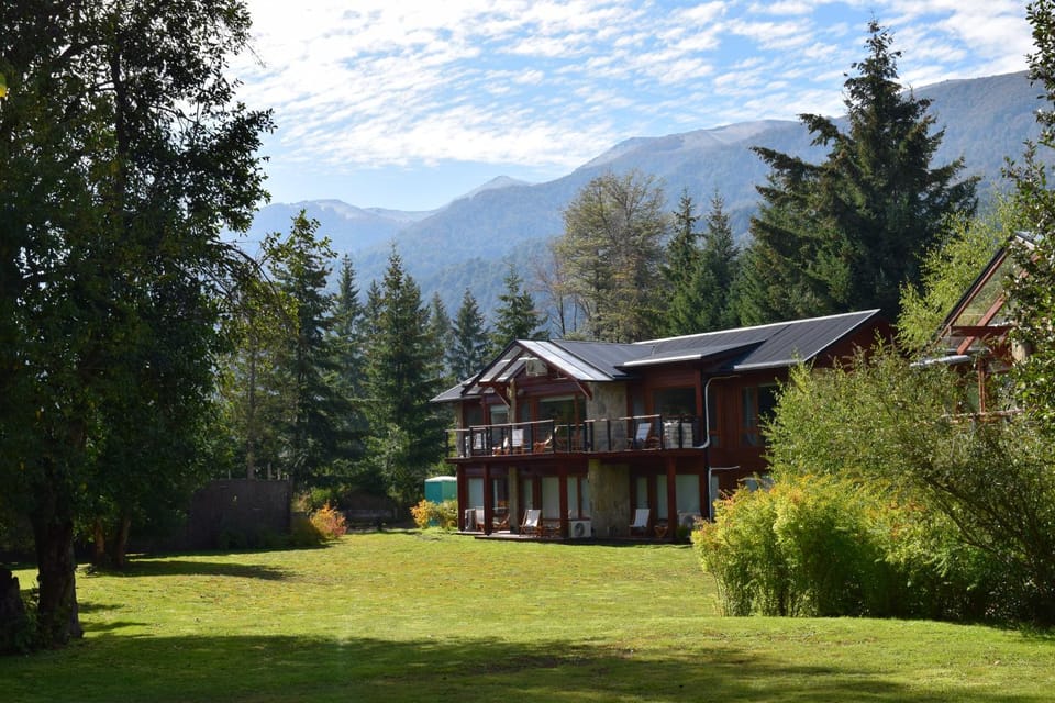 Property building, Day, Natural landscape, Garden, Garden view, Mountain view