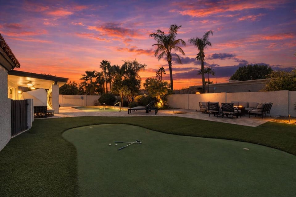 Beverly Charm- Private Pool - Mini Golf - Games House in Scottsdale