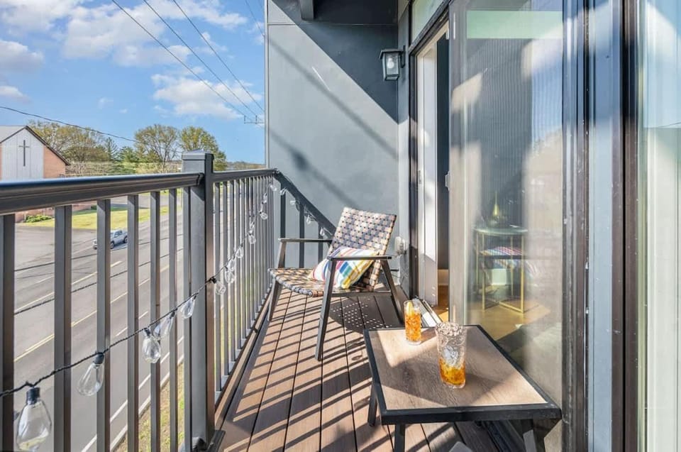 Gallatin Retreat-Private Balcony-In East Nashville House in East Nashville