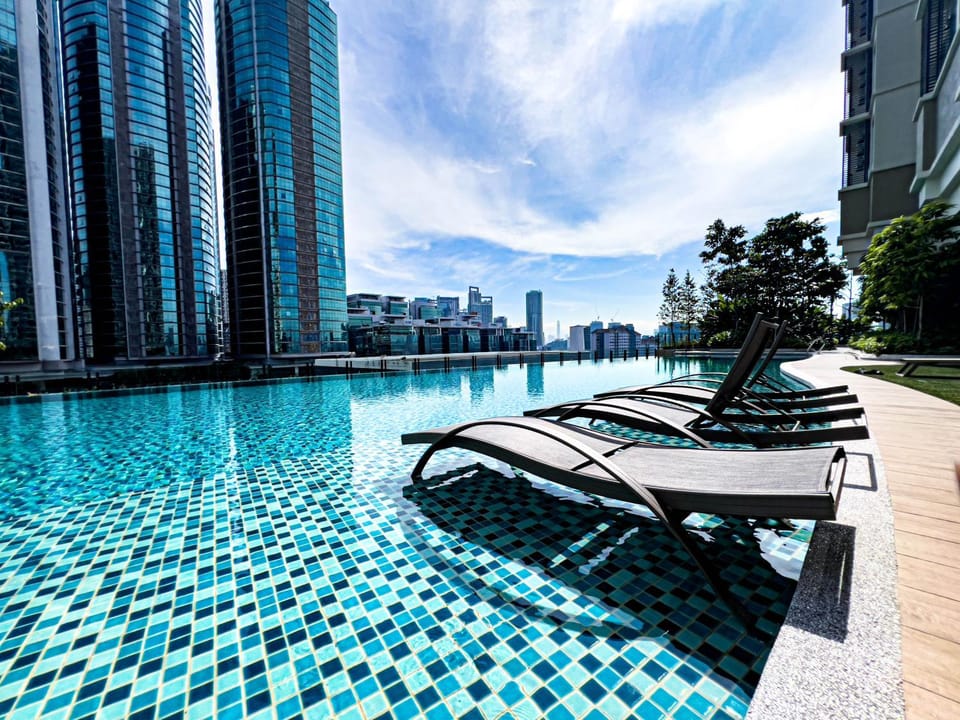 Property building, Patio, Communal lounge/ TV room, Day, Evening entertainment, City view, Pool view, Swimming pool, Swimming pool, sunbed