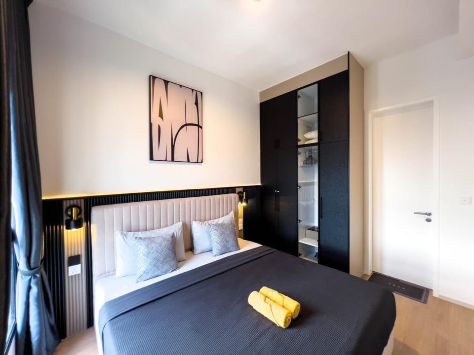 Bed, Photo of the whole room, Bedroom, towels, wardrobe