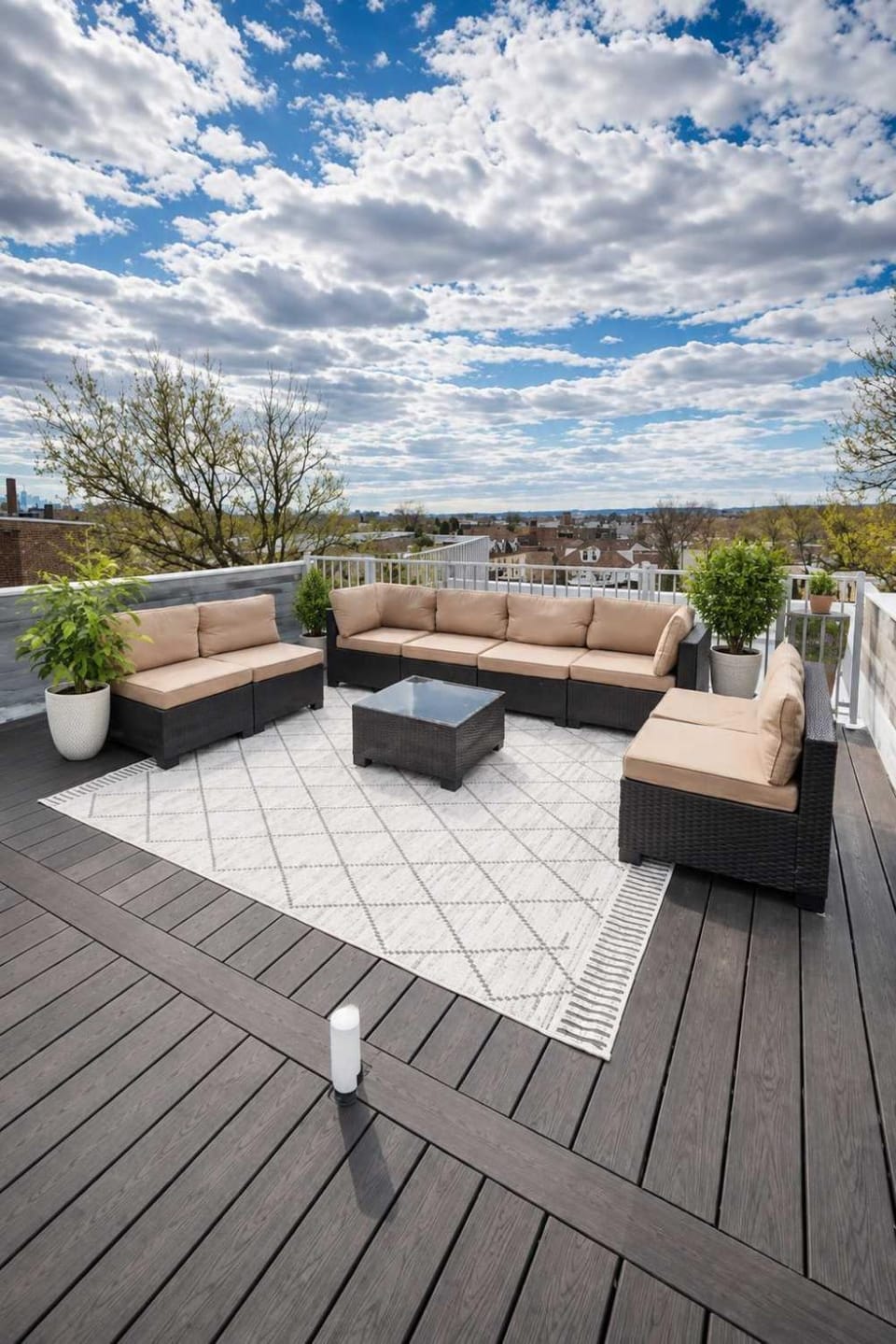 Spacious 6 Bedroom Home with NYC Access & Parking! House in East Orange