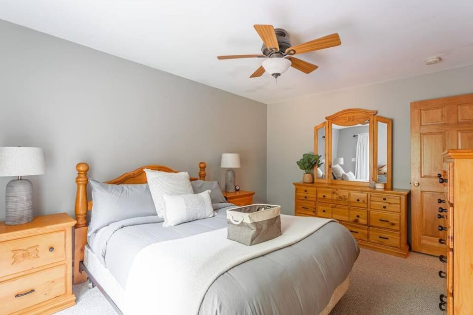 Game Area Open Concept 4 BDR House in Pocono Mountains